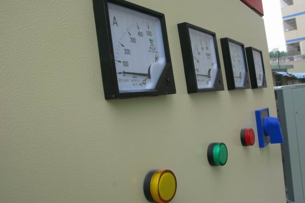 国营广坝农场配电箱-3683讲讲配电箱的操作和检修步